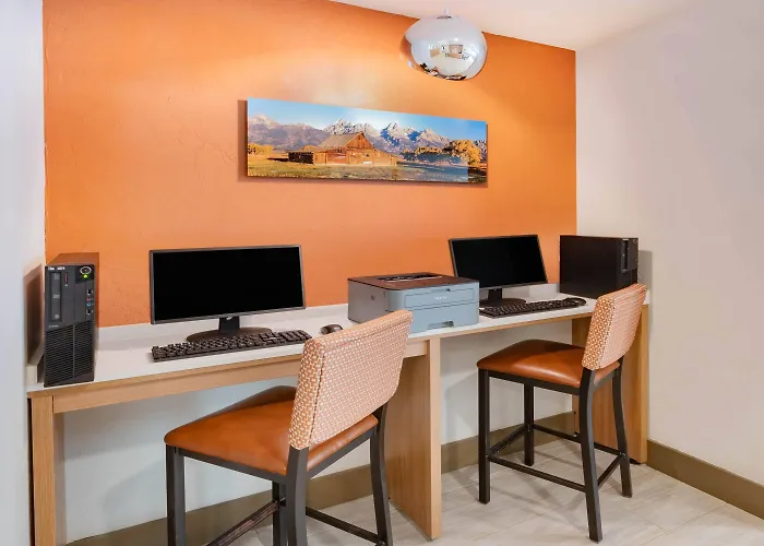 Microtel Inn & Suites By Wyndham Georgetown Lake